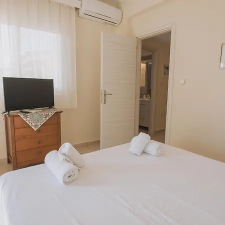 Encore Sea Side Villa, Possidi