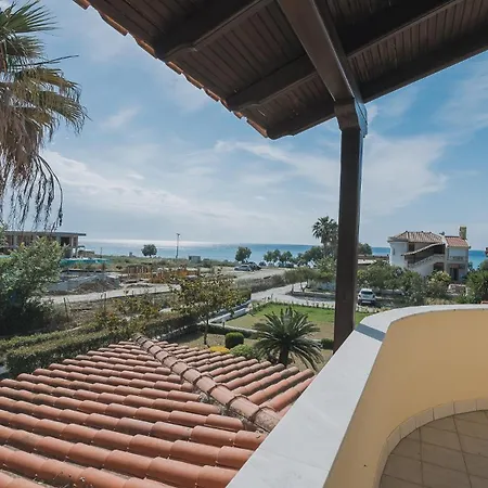 Encore Sea Side Villa, * Poszídi